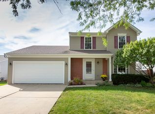 727 Bluejay Cir, Elk Grove Village, IL 60007