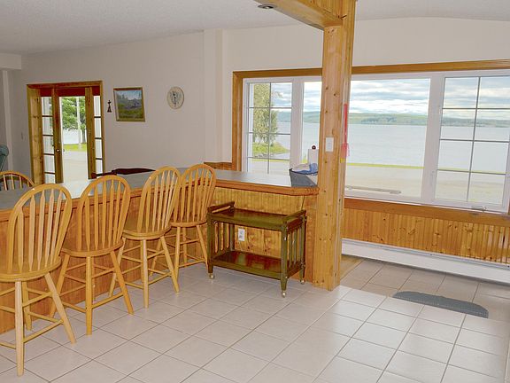 5th image of 726 Lake Shore Road