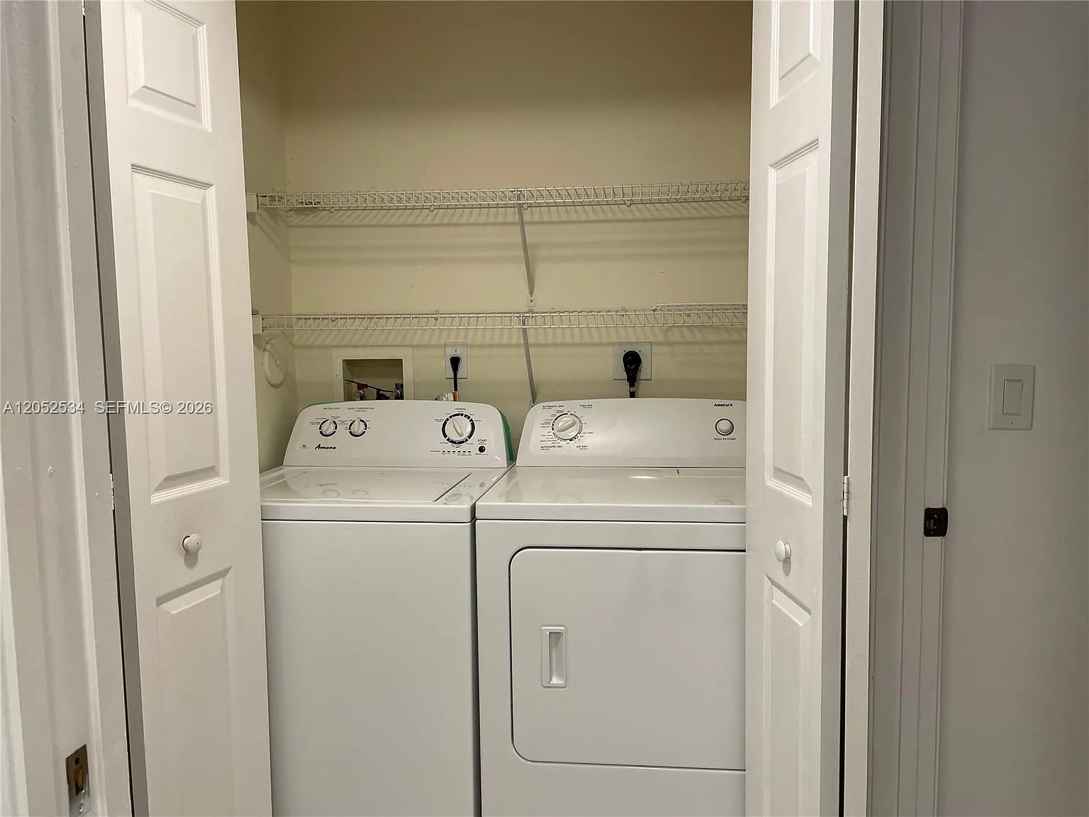 Devonaire Condo At Pembro — Photo 4