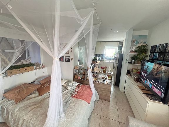 2nd image of 158 Ocean Dr #407-33139