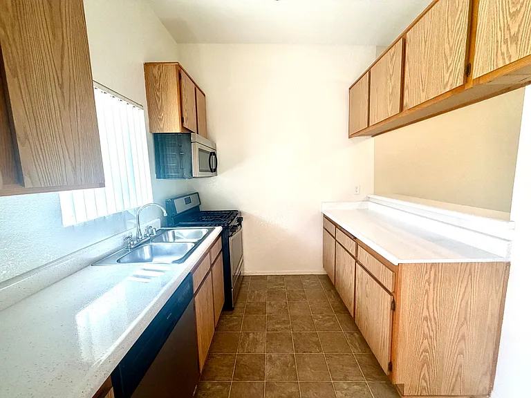 Royal Hazeltine Villas — Photo 21