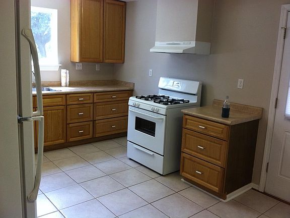 3rd image of 5843 Gen Haig St