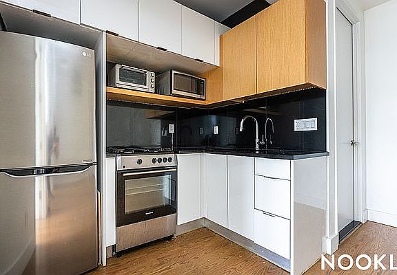3rd image of 820 Saint Johns Pl #3A