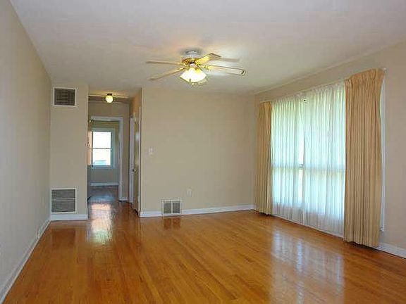 4th image of 4824 Peach Tree Dr NW