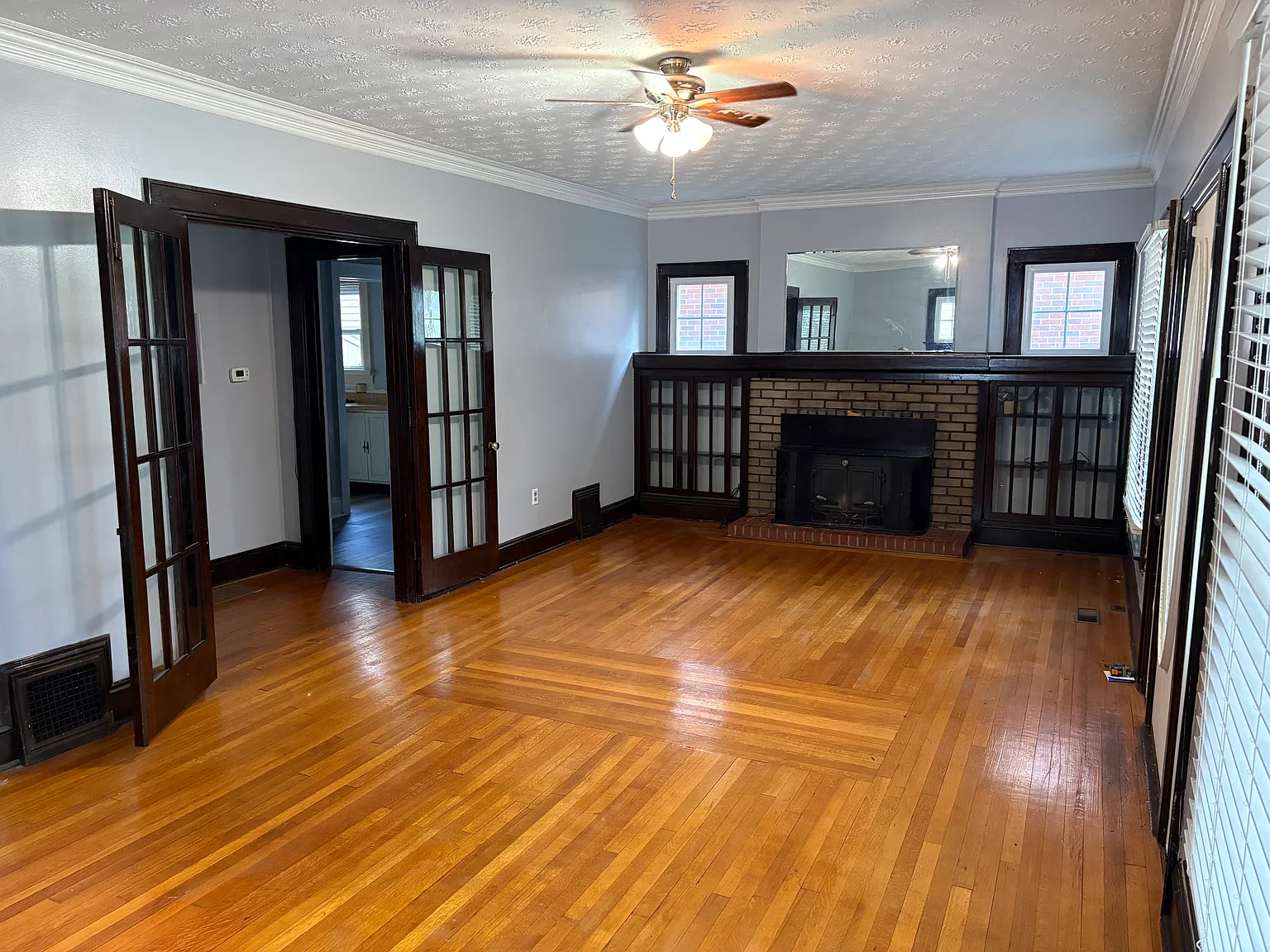 4 bed, 2592 sqft, $2,425 — Photo 3