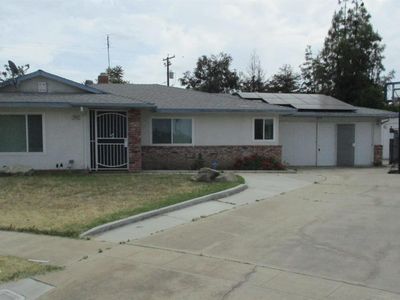 5694 E Madison Ave, Fresno, CA, 93727