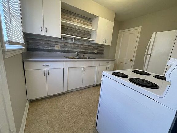 5th image of 1818 S Vermont Ave #6