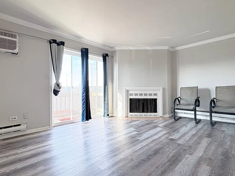 4241 Jennifer Ln #3E — Photo 4