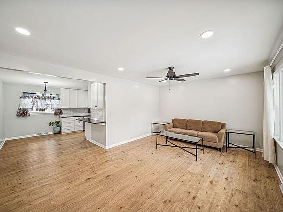 3rd image of 8450 Kraay Ave