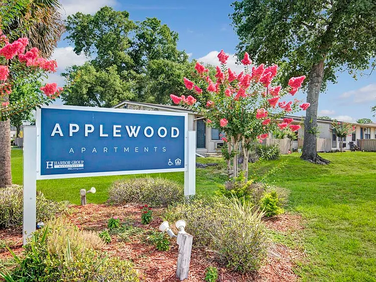 Applewood Apartments — Photo 24