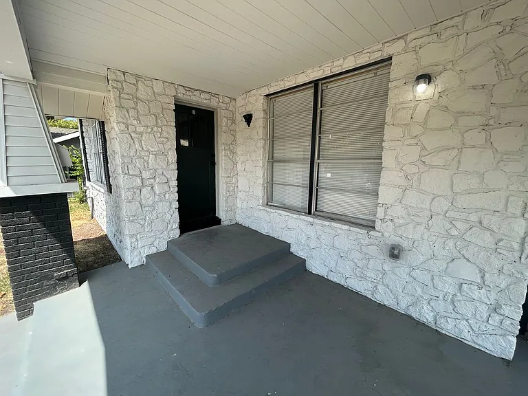 1245 Kayton Ave — Photo 3