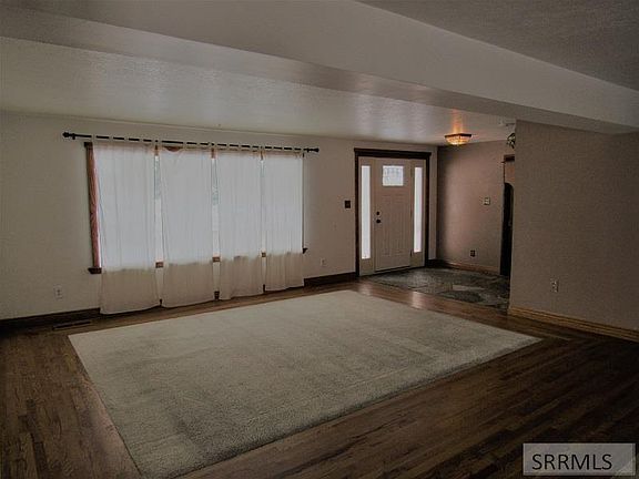 4th image of 1917 Riviera Cir