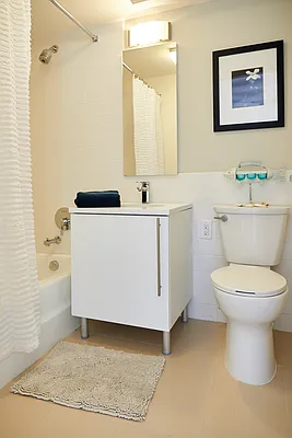 Rented by Perry Associates NYC Inc | media 20