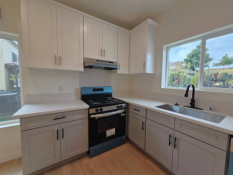 1008 S Bonnie Beach Pl #B — Photo 11