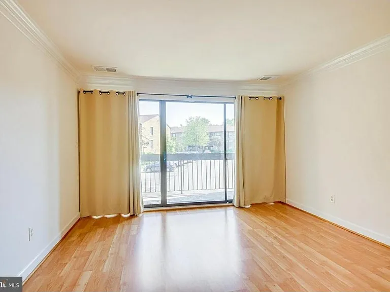 545 Florida Ave — Photo 8