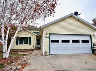 716 50th St S, Fargo, ND 58103
