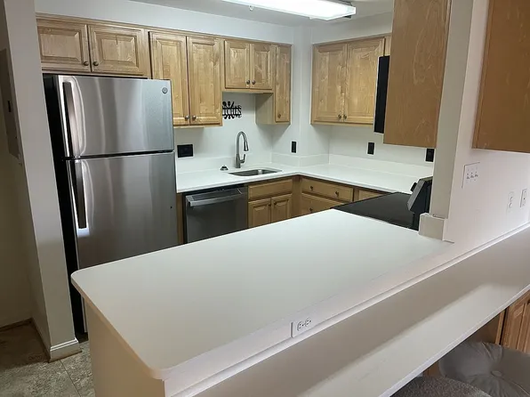 24 Courthouse Sq APT 302, Rockville, MD 20850