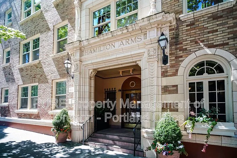 1 bed, 1.0 bath, 711 sqft, $1,395 — Photo 3