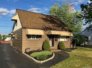 95 Heather Rd, Cheektowaga, NY 14225