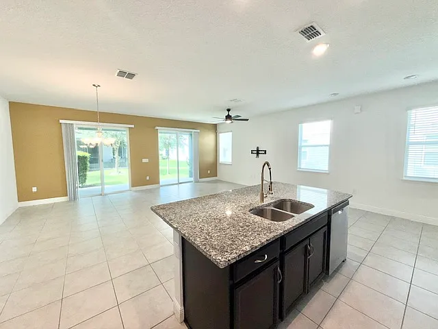 2337 Shadowland Loop — Photo 5