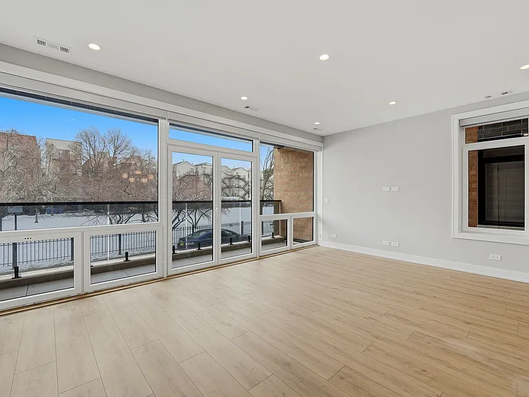 2355 W Flournoy St #102 — Photo 11