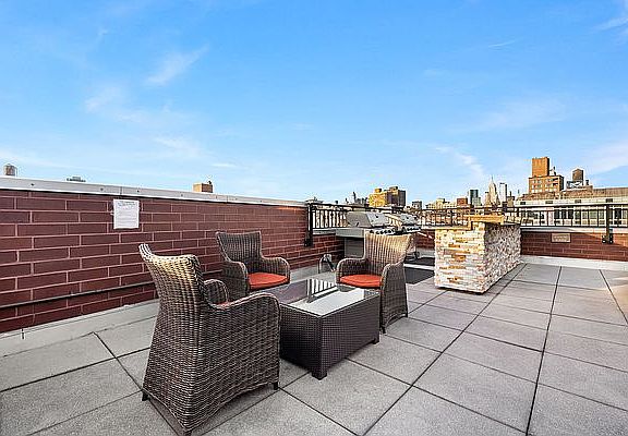 4th image of 229 Chrystie St APT 516