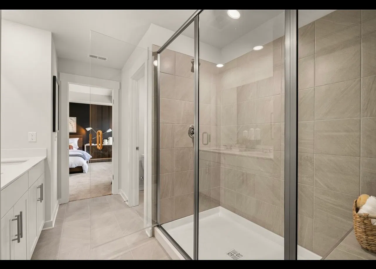 5 bed, 3.5 bath, 2769 sqft, $2,910 — Photo 2