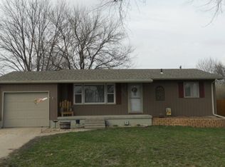 206 W Bartelt Ave, Doniphan, NE 68832