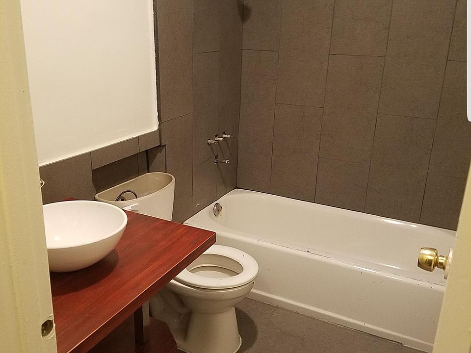 2nd image of 1206 E M St APT 3