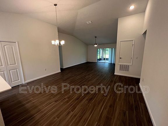 4th image of 18 Providence Ln