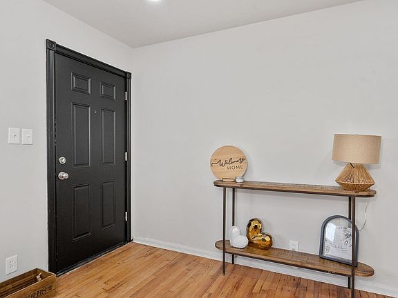 3rd image of 1755 Monterey Ct