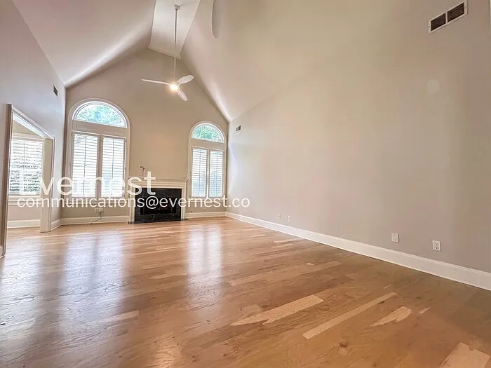 4706 Woodlawn Ct NE — Photo 16