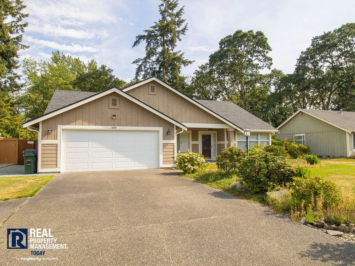 Spacious Tacoma Home with Updated Kitchen, Vaulted Ceilings & Fully Fenced Yard! — Photo 1