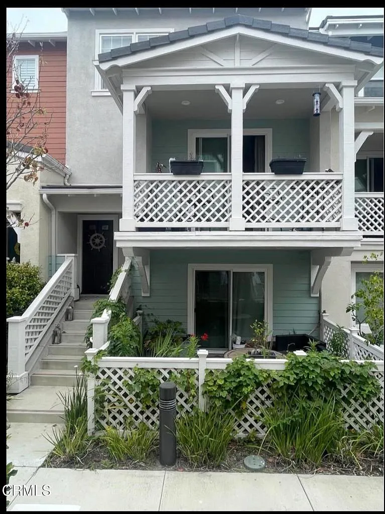 4 bed, 3.5 bath, 1996 sqft, $4,900 — Photo 1