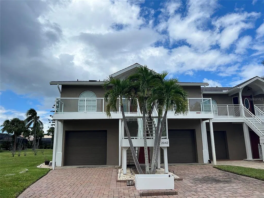 2 bed, 2.5 bath, 2061 sqft, $6,000 — Photo 2