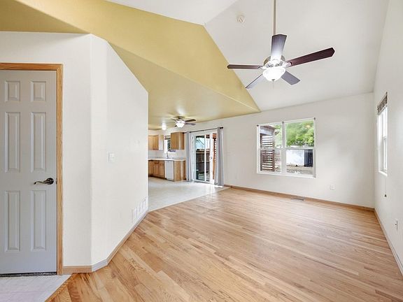 3rd image of 426 Lilac Ave