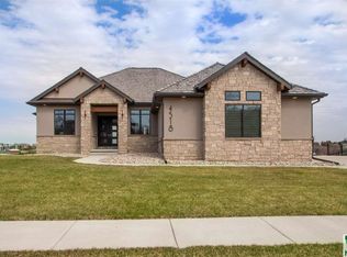 4518 Grayhawk Ridge Dr, Sioux City, IA 51106