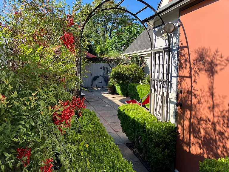W Aliso St — Photo 3