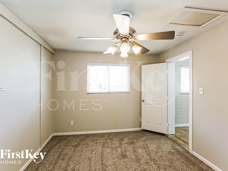 2711 W Elm St — Photo 12