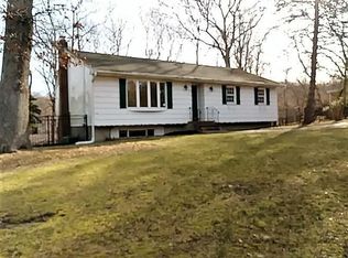 7 Randall Rd, Wading River, NY 11792