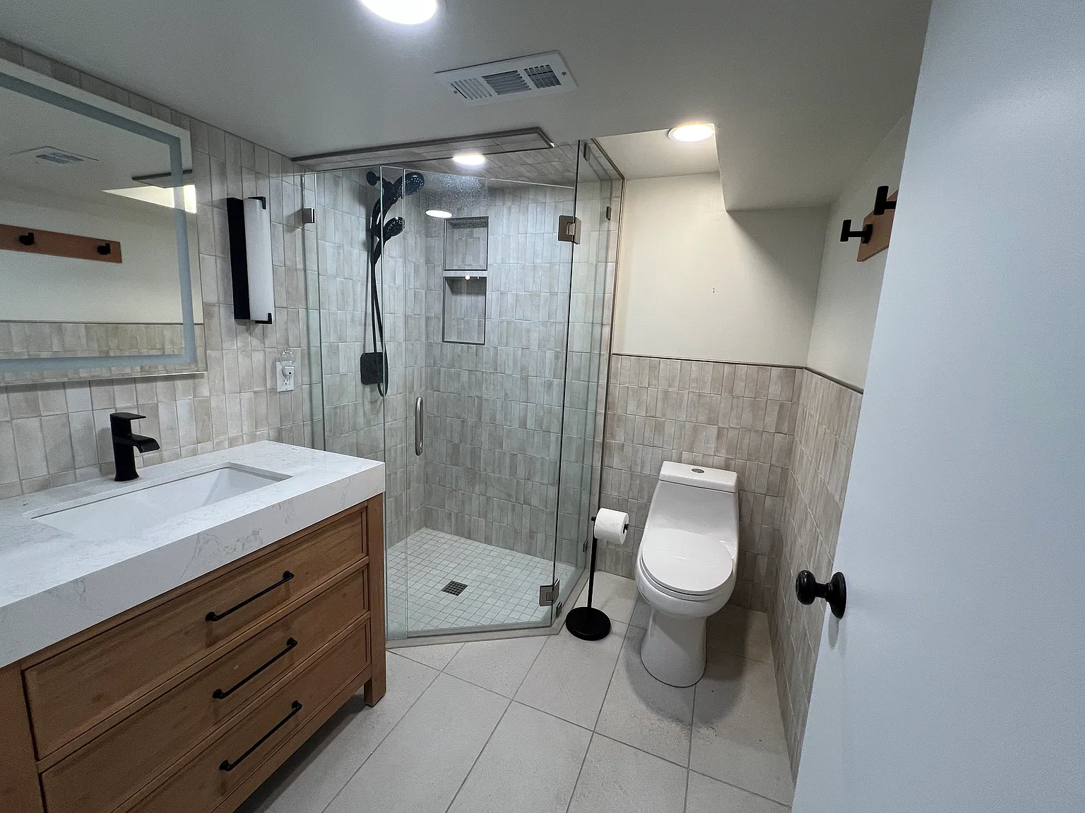 2 bed, 1100 sqft, $2,400 — Photo 3