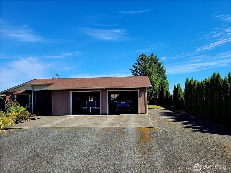 2nd image of 180 Rodeo Lane