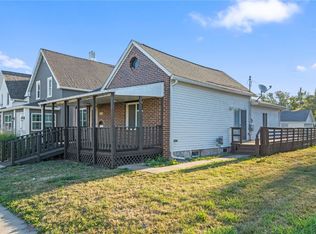 825 9th St SW, Cedar Rapids, IA 52404