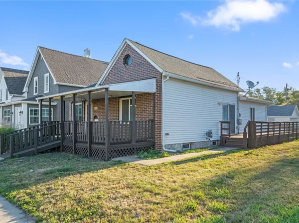 825 9th St SW, Cedar Rapids, IA 52404