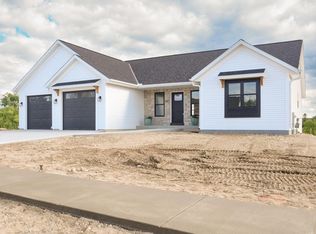 947 Drumlin Dr, Kewaskum, WI 53040