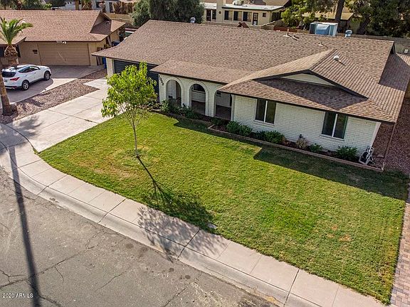 3rd image of 1023 E Julie Dr