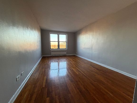 2nd image of 3900 Kings Hwy APT 6K