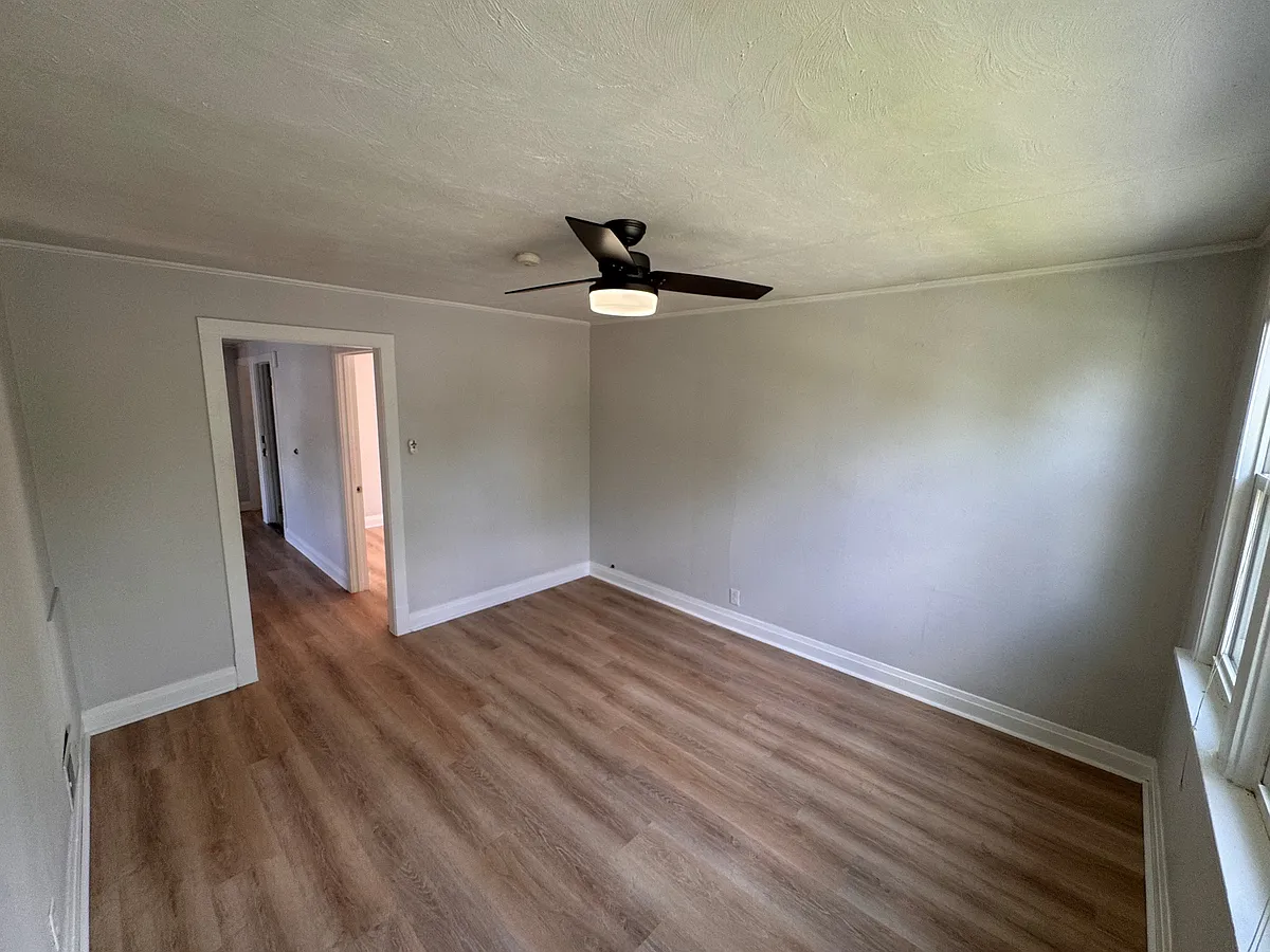 Building Photo - 239 E Maple Ave #2