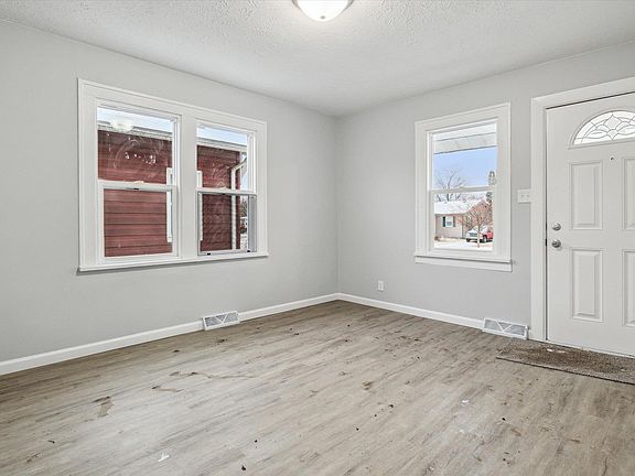 5th image of 3510 Pleasant St