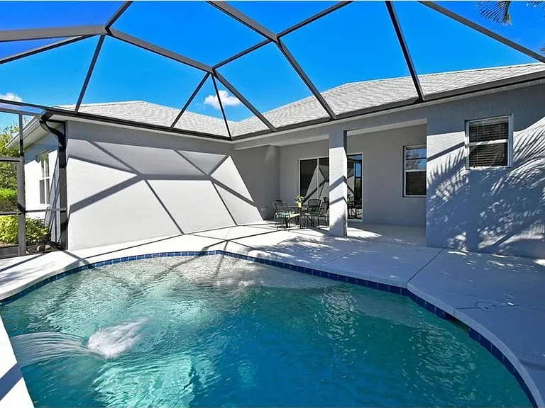 4726 Claremont Park Dr — Photo 3